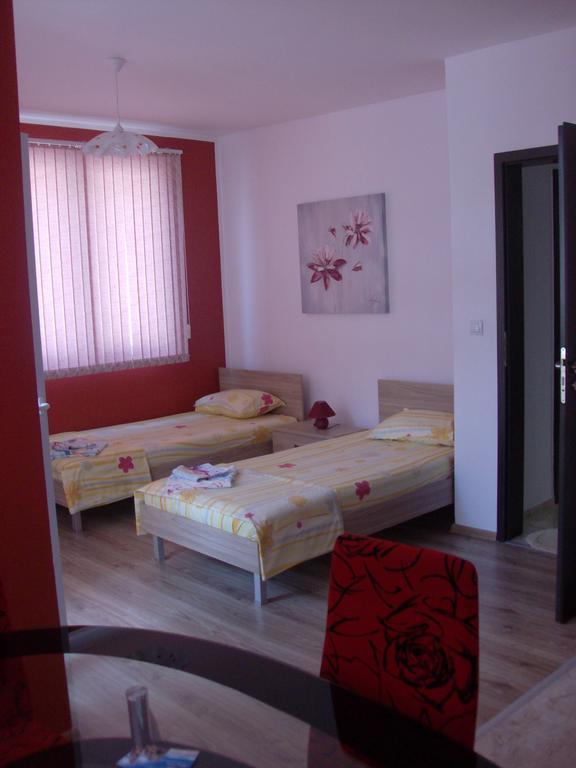 Guest House Nedelchevi Primorsko Rum bild